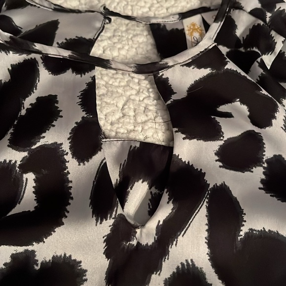 Adiva sleeveless blouse Size Medium black and white - Picture 8 of 9